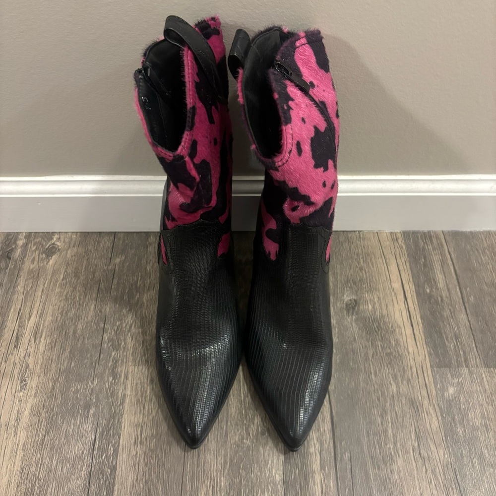 Stylish Pink and Black Women's Boots